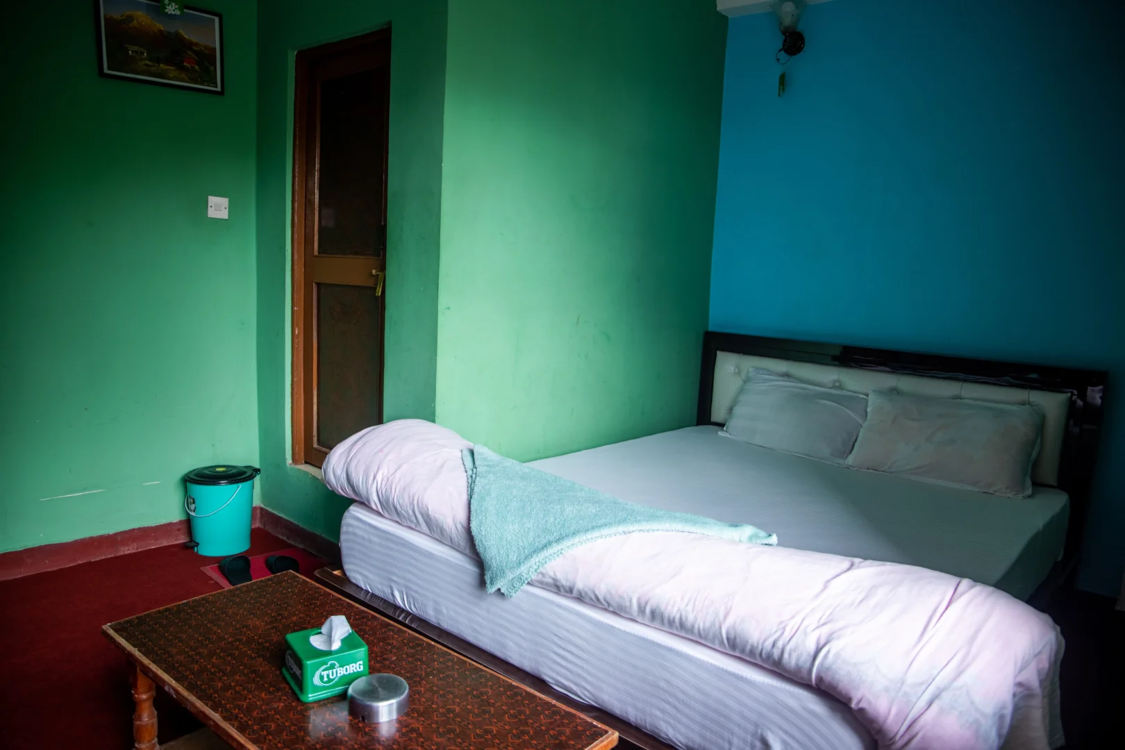 attached room per person 