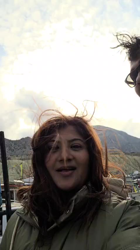 "ठ्याक्क हिमाल पछाडी बस्ने" 
देखि 
"ठ्याक्क हिमाल मा बस्ने "
भनेको हेर्न मन छ आफुले आफैलाइ ❤️